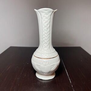 Belleek Claddagh Irish Collection Bud Vase Embossed Hands Heart And‎ Clovers